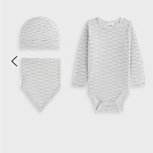 KITH Gray Baby Onesie With Hat & Bib- 6-12 Months